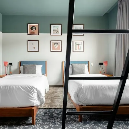 Selina Boavista Hostel *